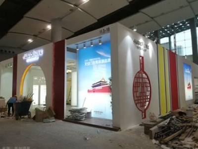 你還想自己找展覽搭建工人做搭建嗎？